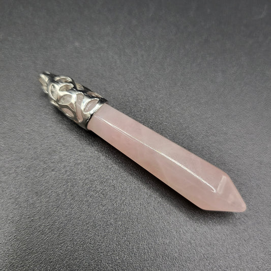 Rosenquarz Kristallspitzen-Anhänger – Zarte Liebesenergie