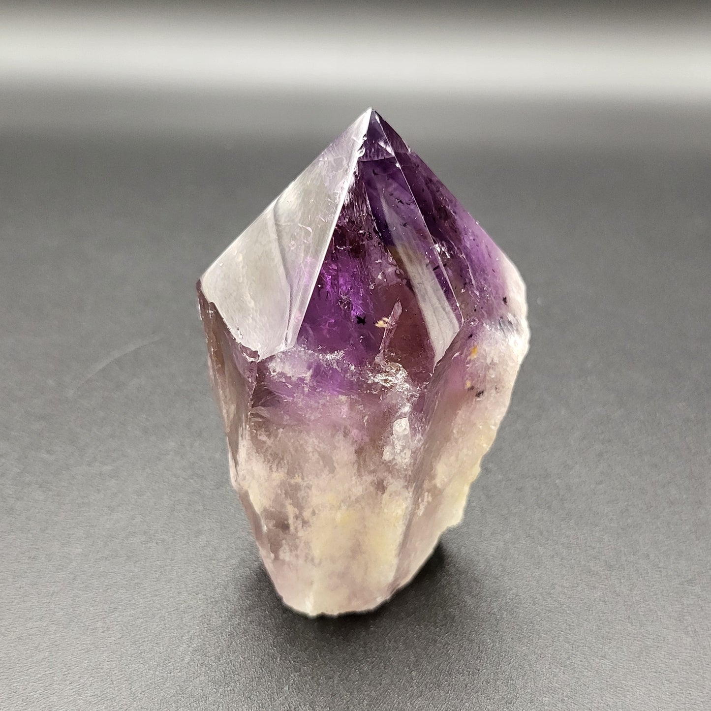 Amethyst-Spitze „Zahn“ – Mystische Energiequelle