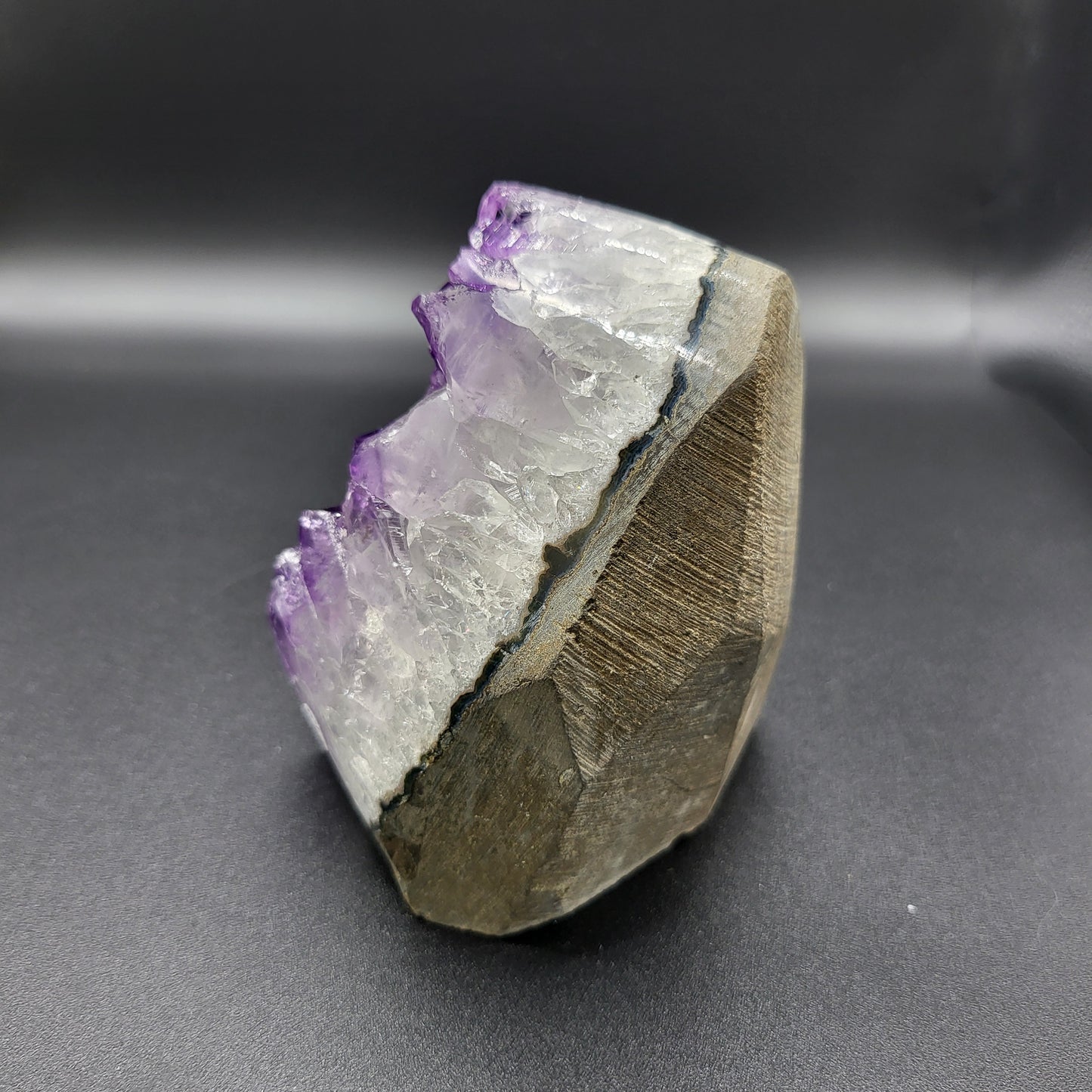 Amethyst-Druse mit großem Kristallanteil – Magischer Energieträger