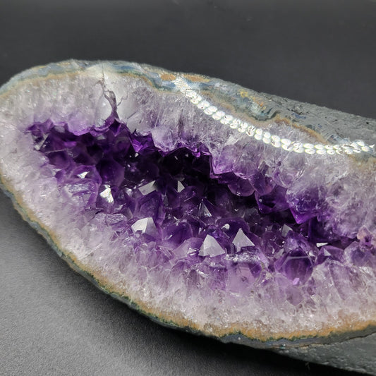 Amethystdruse in bester Uruguay-Qualität – Tiefes Violett & beeindruckende Kristalltiefe