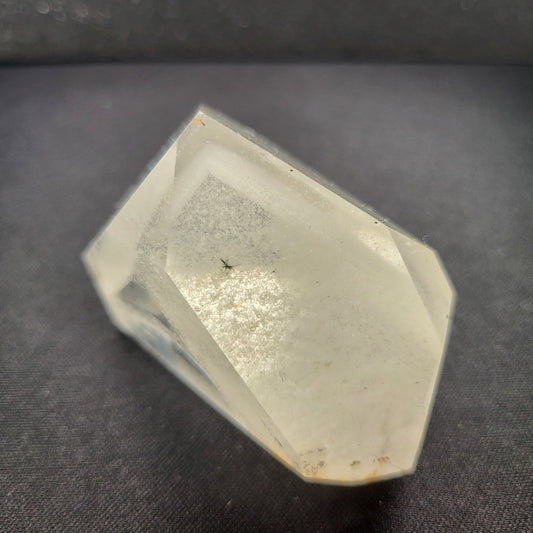 Phantom Kristall mit ca. 8 sichtbaren Wachstumsstufen – Seltenes Naturphänomen mit außergewöhnlicher Tiefenstruktur