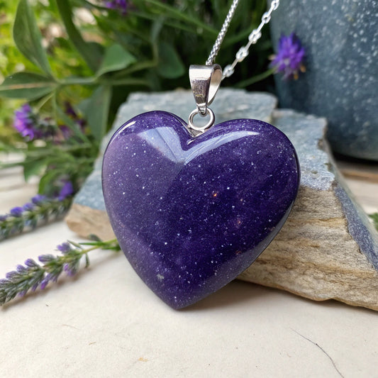 Blaufluß Herz-Anhänger – Tiefblauer Glanz der Intuition