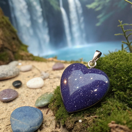 Blaufluß Herz-Anhänger – Tiefblauer Glanz der Intuition