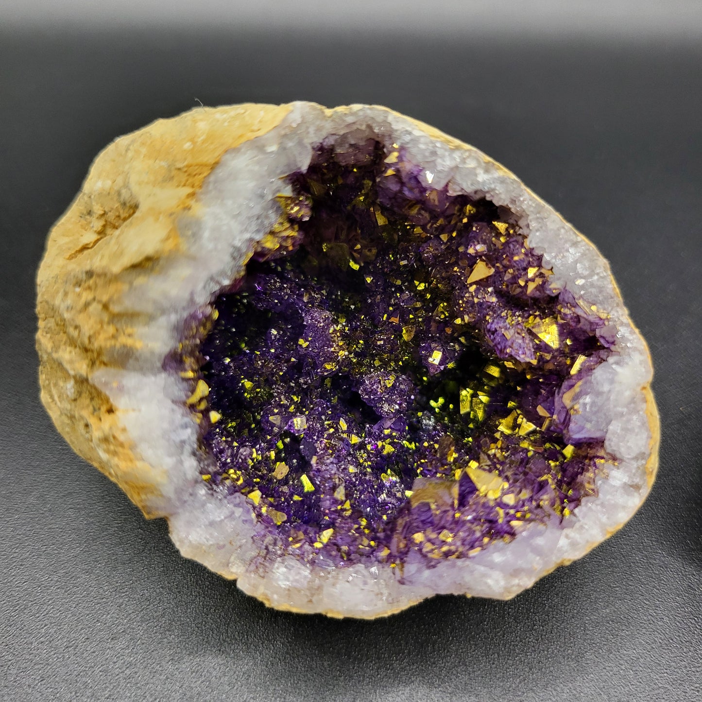 Bedampfte Bergkristall-Drusen – Amethystzauber der Natur