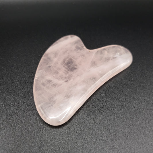 Gua Sha Rosenquarz – Sanfte Liebesenergie für die Haut