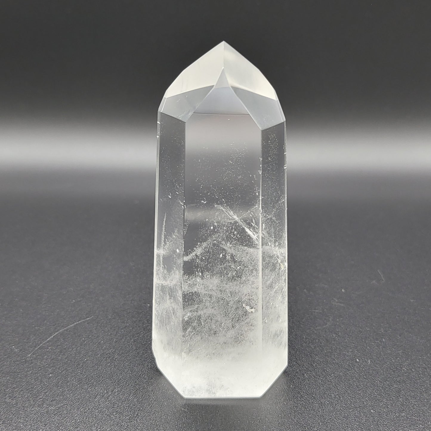 Sehr klare Bergkristall-Spitze – Licht der Reinheit