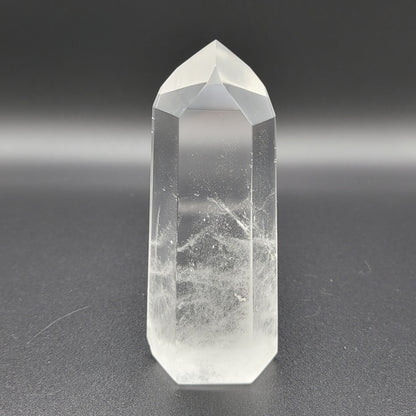 Sehr klare Bergkristall-Spitze – Licht der Reinheit