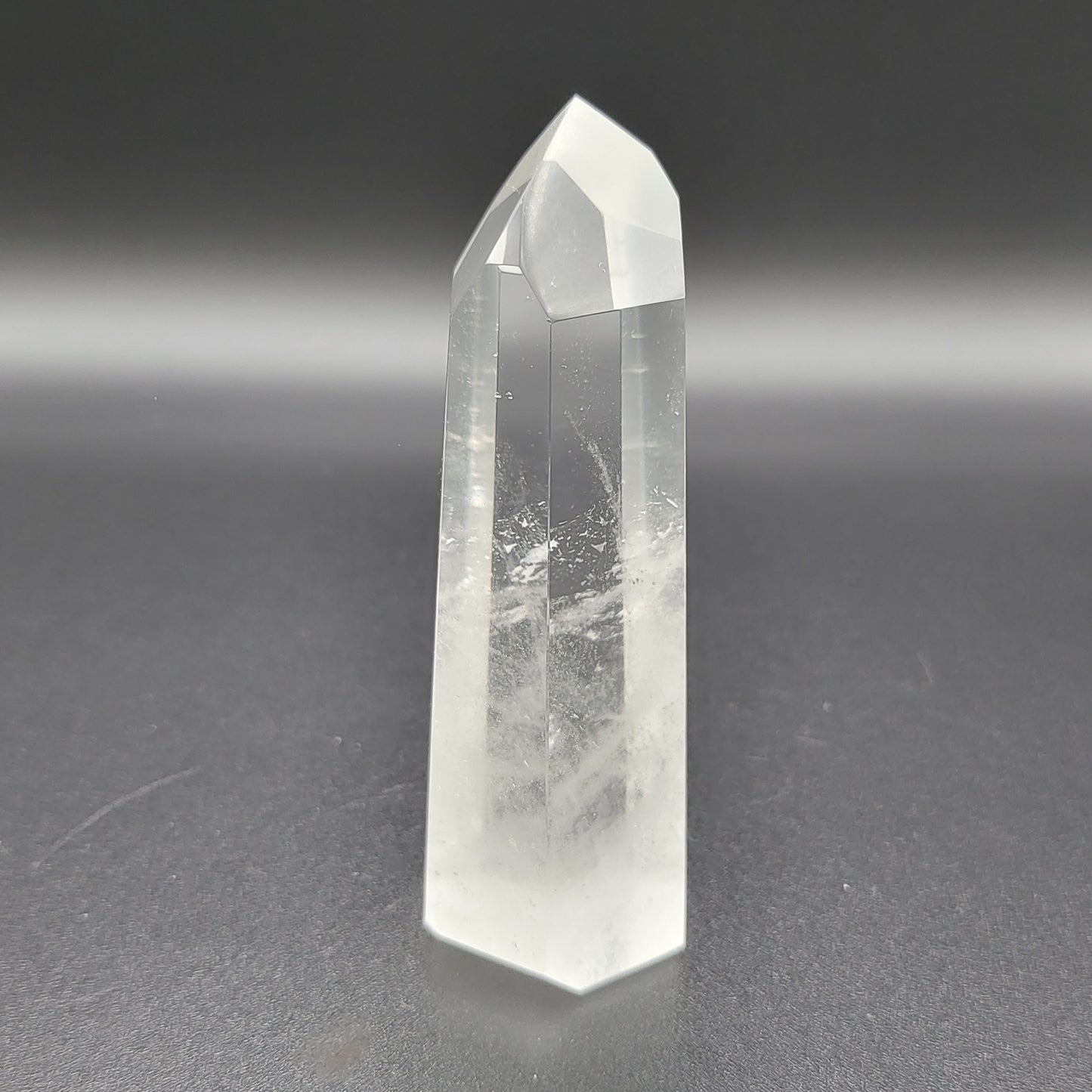 Sehr klare Bergkristall-Spitze – Licht der Reinheit