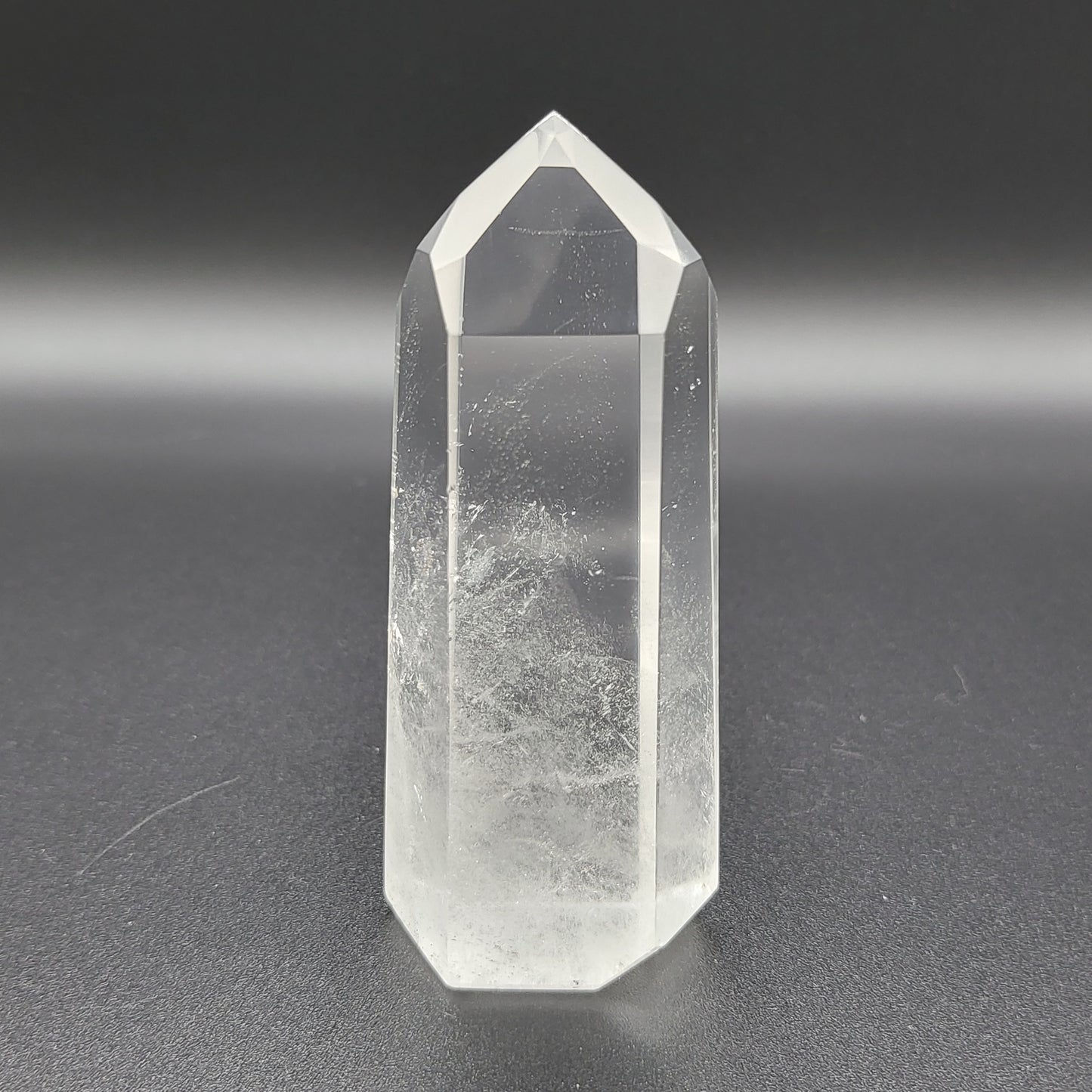 Sehr klare Bergkristall-Spitze – Licht der Reinheit