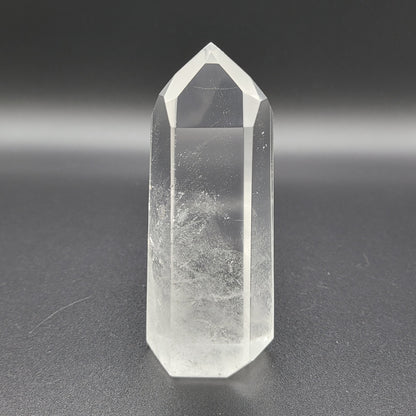 Sehr klare Bergkristall-Spitze – Licht der Reinheit