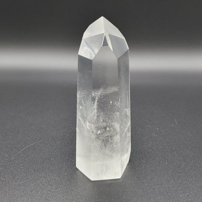 Sehr klare Bergkristall-Spitze – Licht der Reinheit