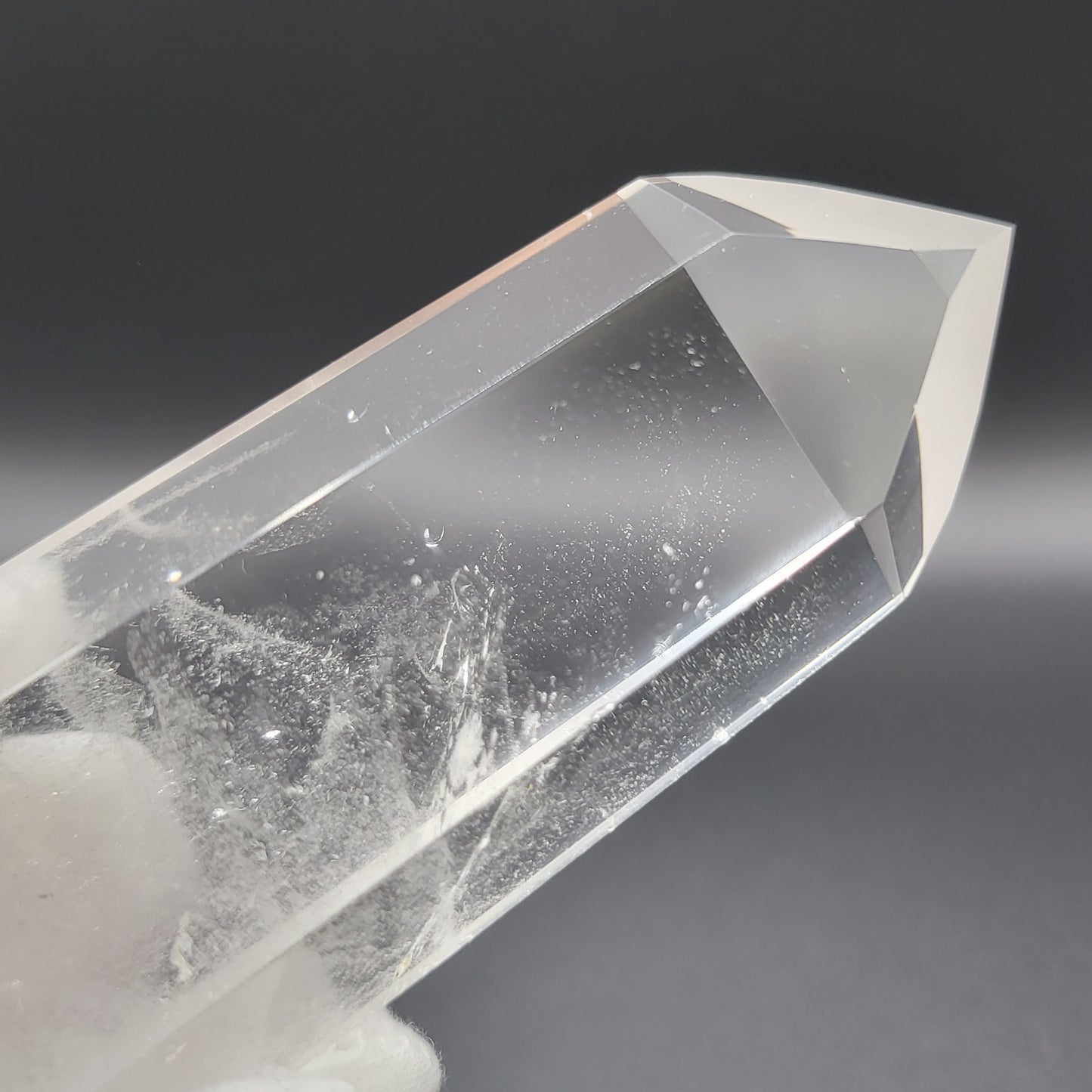 Sehr klare Bergkristall-Spitze – Licht der Reinheit