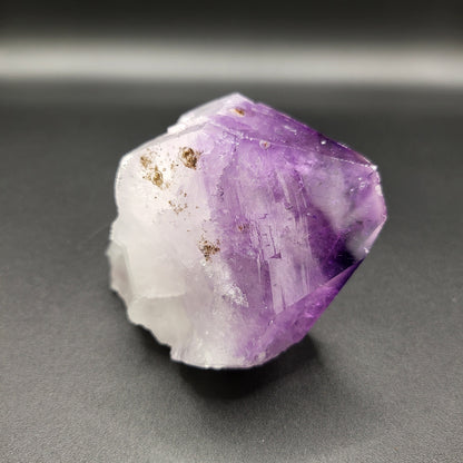 Naturbelassene Amethyst-Spitze – Harmonie der Natur