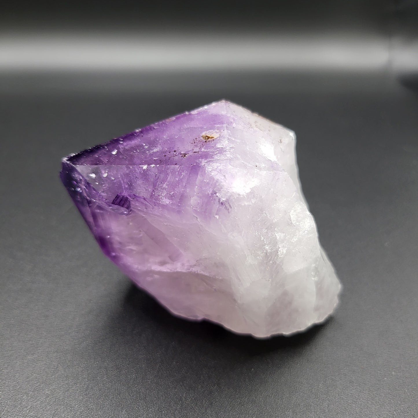 Naturbelassene Amethyst-Spitze – Harmonie der Natur