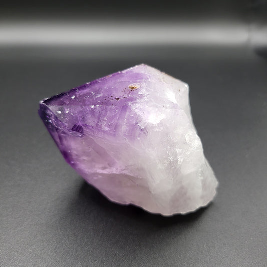 Naturbelassene Amethyst-Spitze – Harmonie der Natur