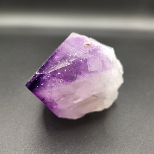 Naturbelassene Amethyst-Spitze – Harmonie der Natur