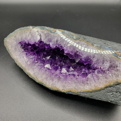 Amethystdruse in bester Uruguay-Qualität – Tiefes Violett & beeindruckende Kristalltiefe
