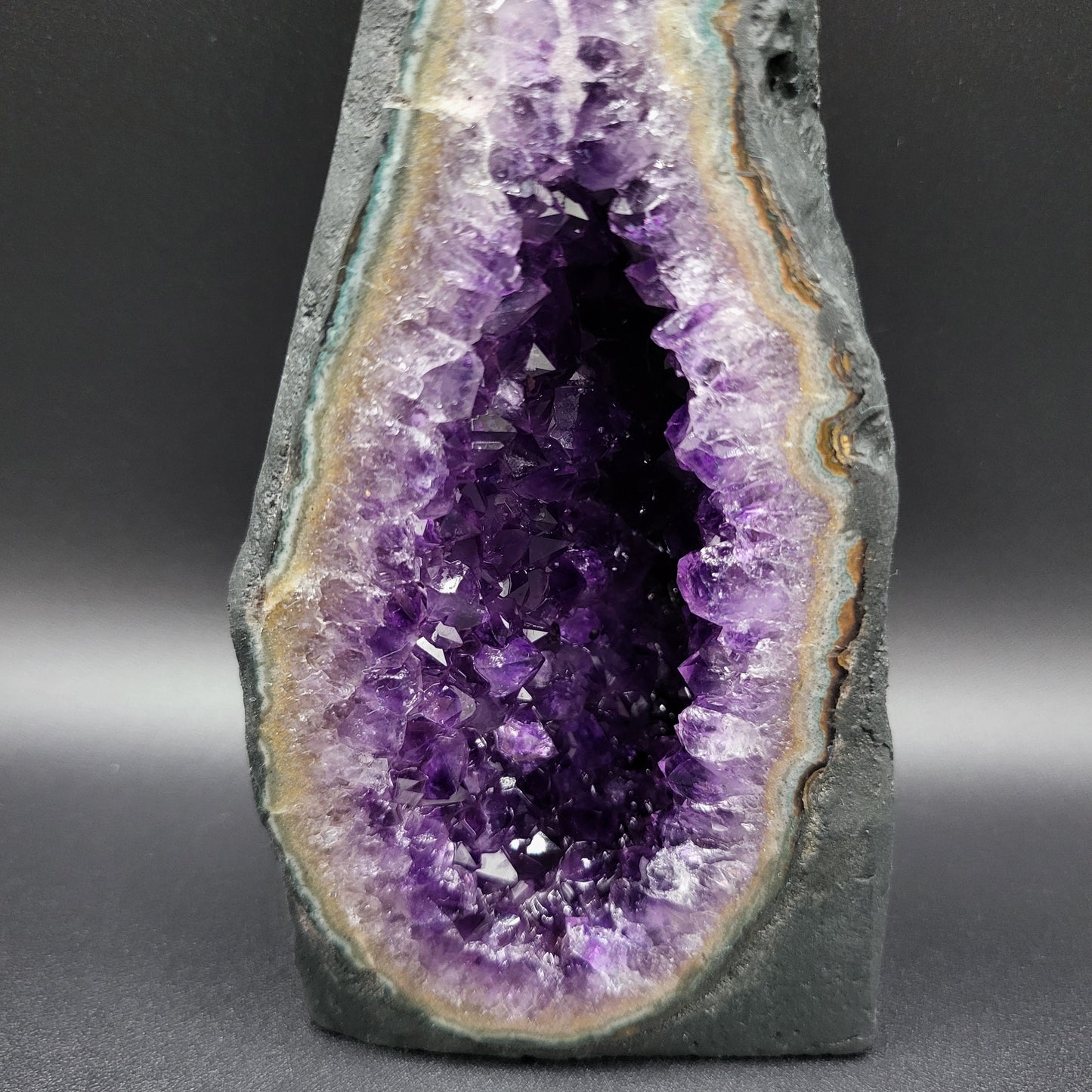 Amethystdruse in bester Uruguay-Qualität – Tiefes Violett & beeindruckende Kristalltiefe