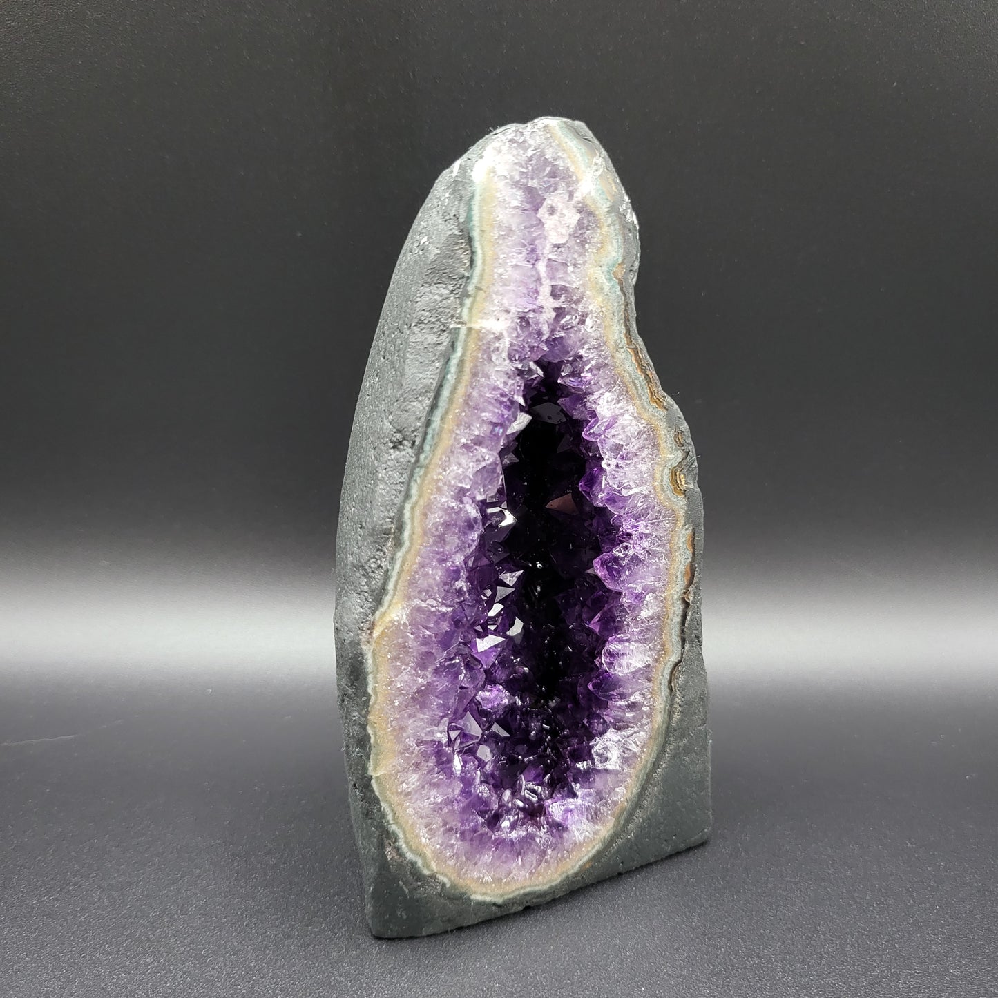 Amethystdruse in bester Uruguay-Qualität – Tiefes Violett & beeindruckende Kristalltiefe