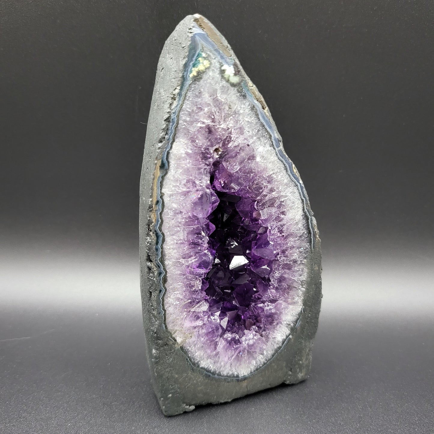 Amethystdruse in bester Uruguay-Qualität – Tiefes Violett & beeindruckende Kristalltiefe