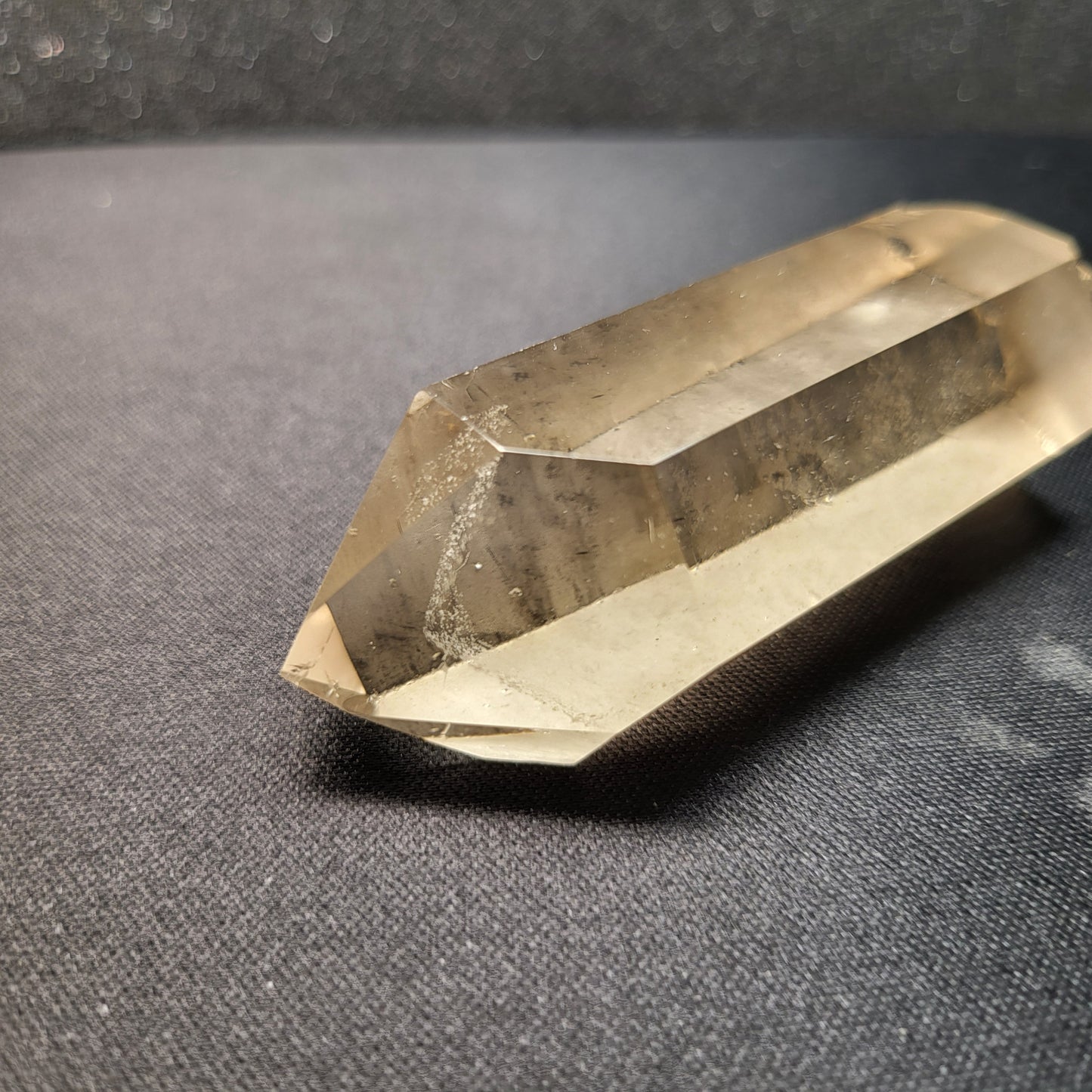 Doppel-Phantom Rauchquarz-Bergkristall – 2 klar erkennbare Wachstumsphasen mit besonderer Tiefe