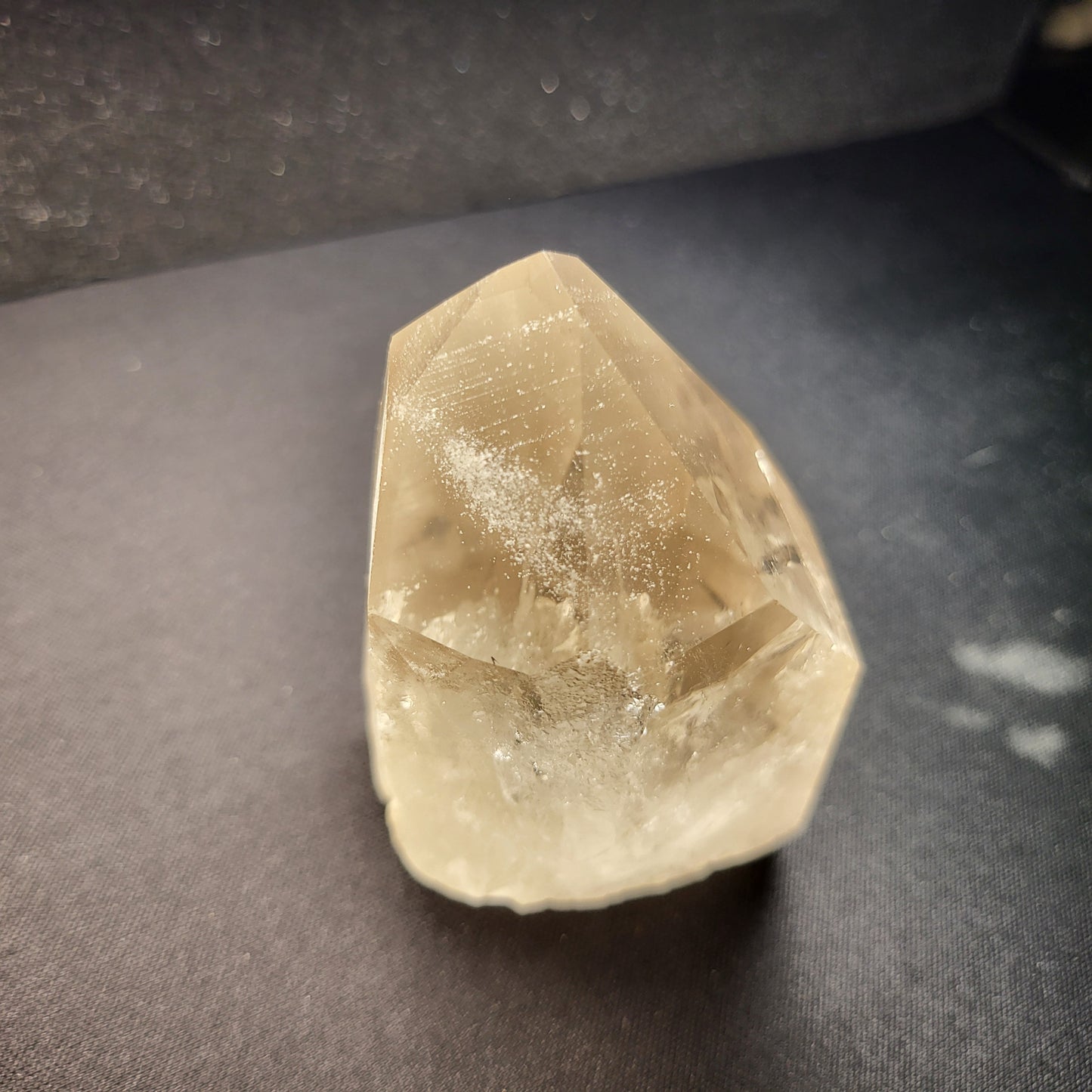 Multi-Phantom Rauchquarz-Bergkristall – ca. 10 feine Wachstumsphasen in klarer Spitze