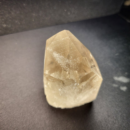 Multi-Phantom Rauchquarz-Bergkristall – ca. 10 feine Wachstumsphasen in klarer Spitze