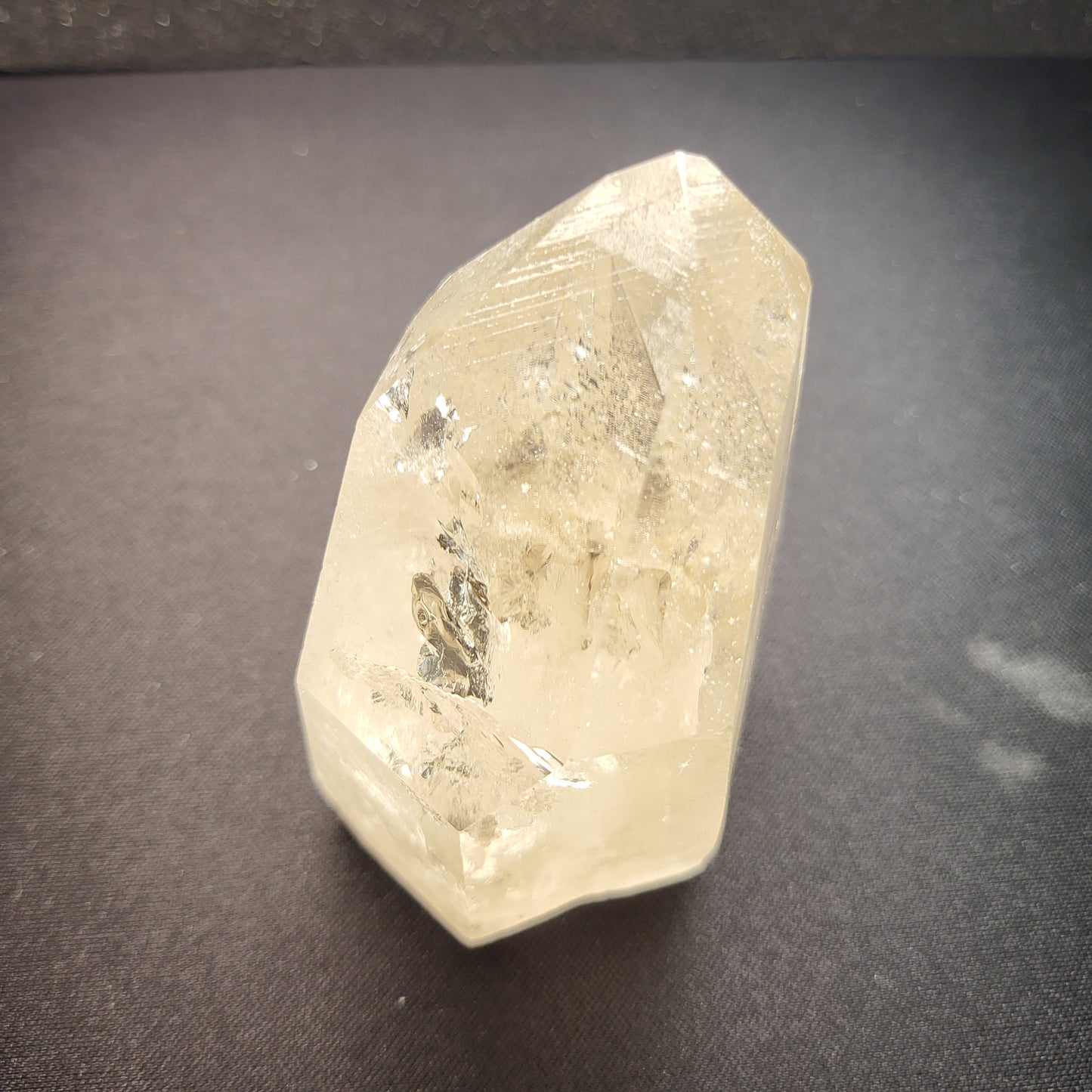 Multi-Phantom Rauchquarz-Bergkristall – ca. 10 feine Wachstumsphasen in klarer Spitze