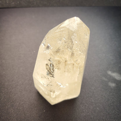 Multi-Phantom Rauchquarz-Bergkristall – ca. 10 feine Wachstumsphasen in klarer Spitze
