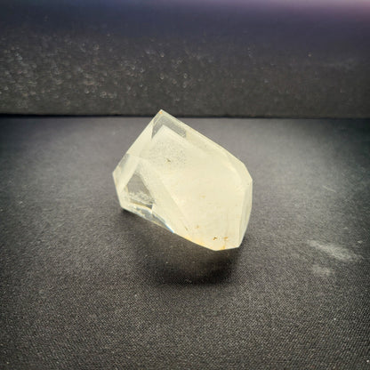 Phantom Kristall mit ca. 8 sichtbaren Wachstumsstufen – Seltenes Naturphänomen mit außergewöhnlicher Tiefenstruktur