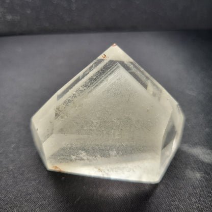 Phantom Kristall mit ca. 8 sichtbaren Wachstumsstufen – Seltenes Naturphänomen mit außergewöhnlicher Tiefenstruktur