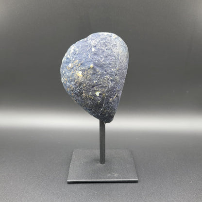 Blauer Achat Geoden-Schnitt auf Standfuß – Edelstein Deko mit Kristallkern für Harmonie & Energie