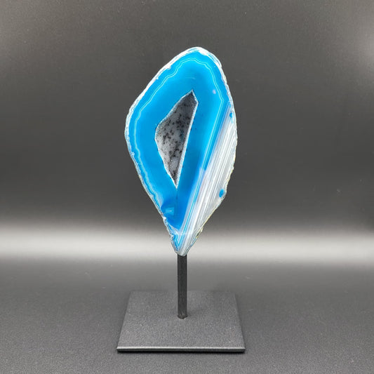 Blauer Achat Geoden-Schnitt auf Standfuß – Edelstein Deko mit Kristallkern für Harmonie & Energie