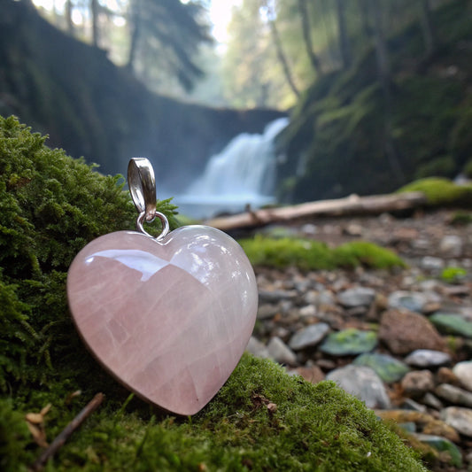 Rosenquarz Herz-Anhänger – Zarte Liebesenergie