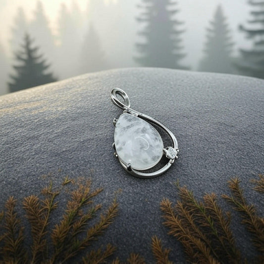 Bergkristall Tropfen-Anhänger mit Fassung – Klare Luxusreinheit